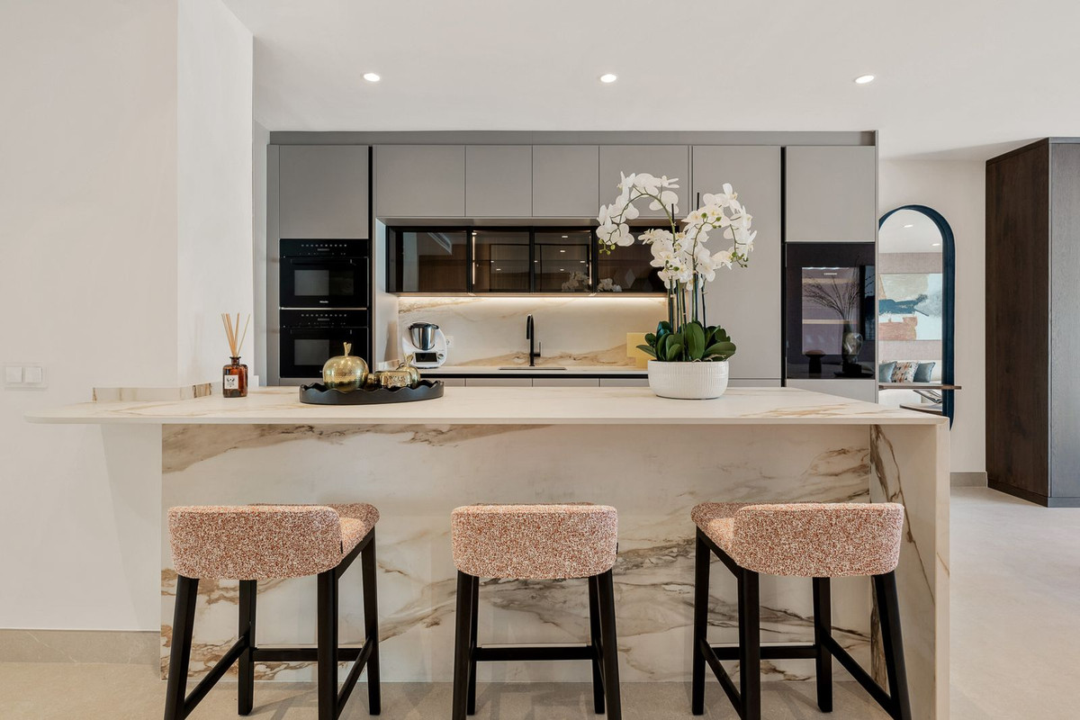 3 Bed, 2 Bath, ApartmentFor Sale, Los Monteros, Malaga