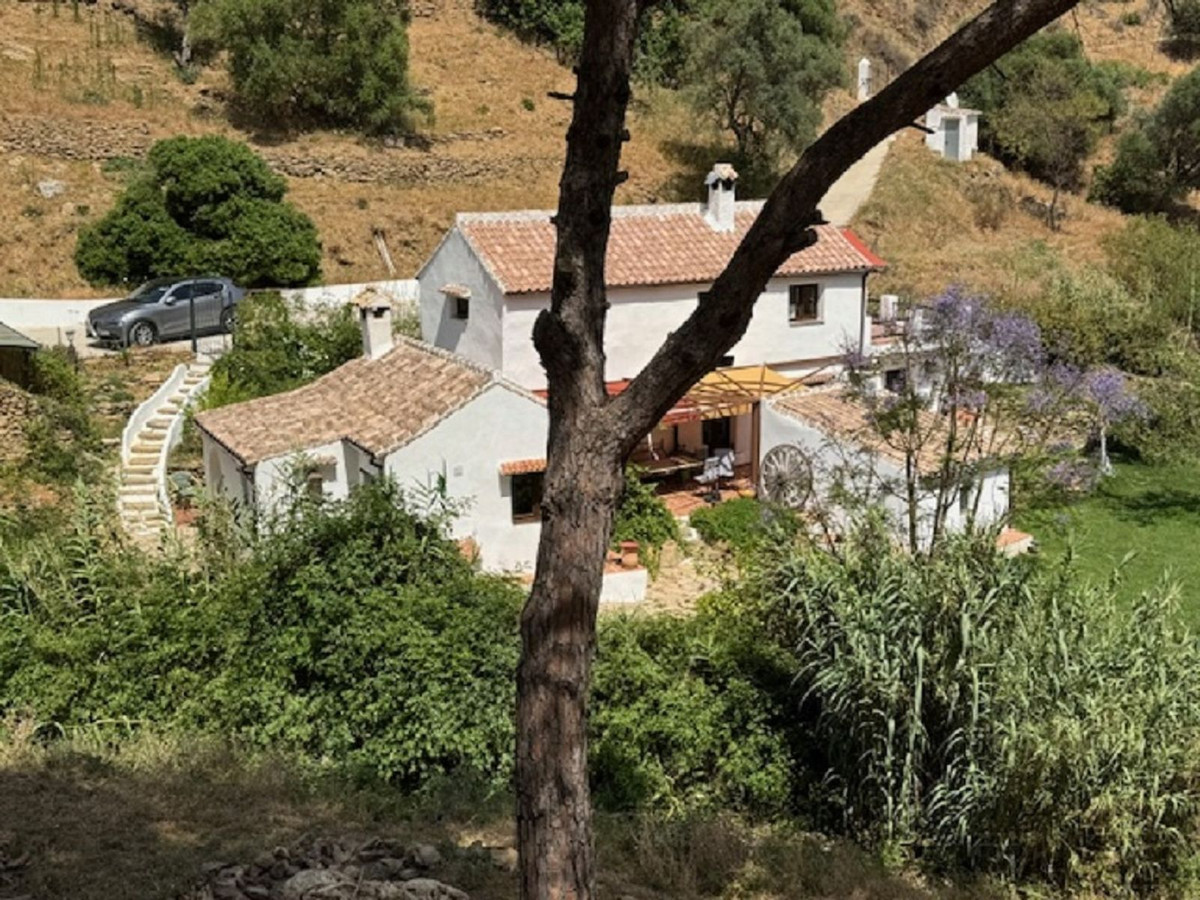 4 Bed, 2 Bath, HouseFor Sale, Casares, Malaga