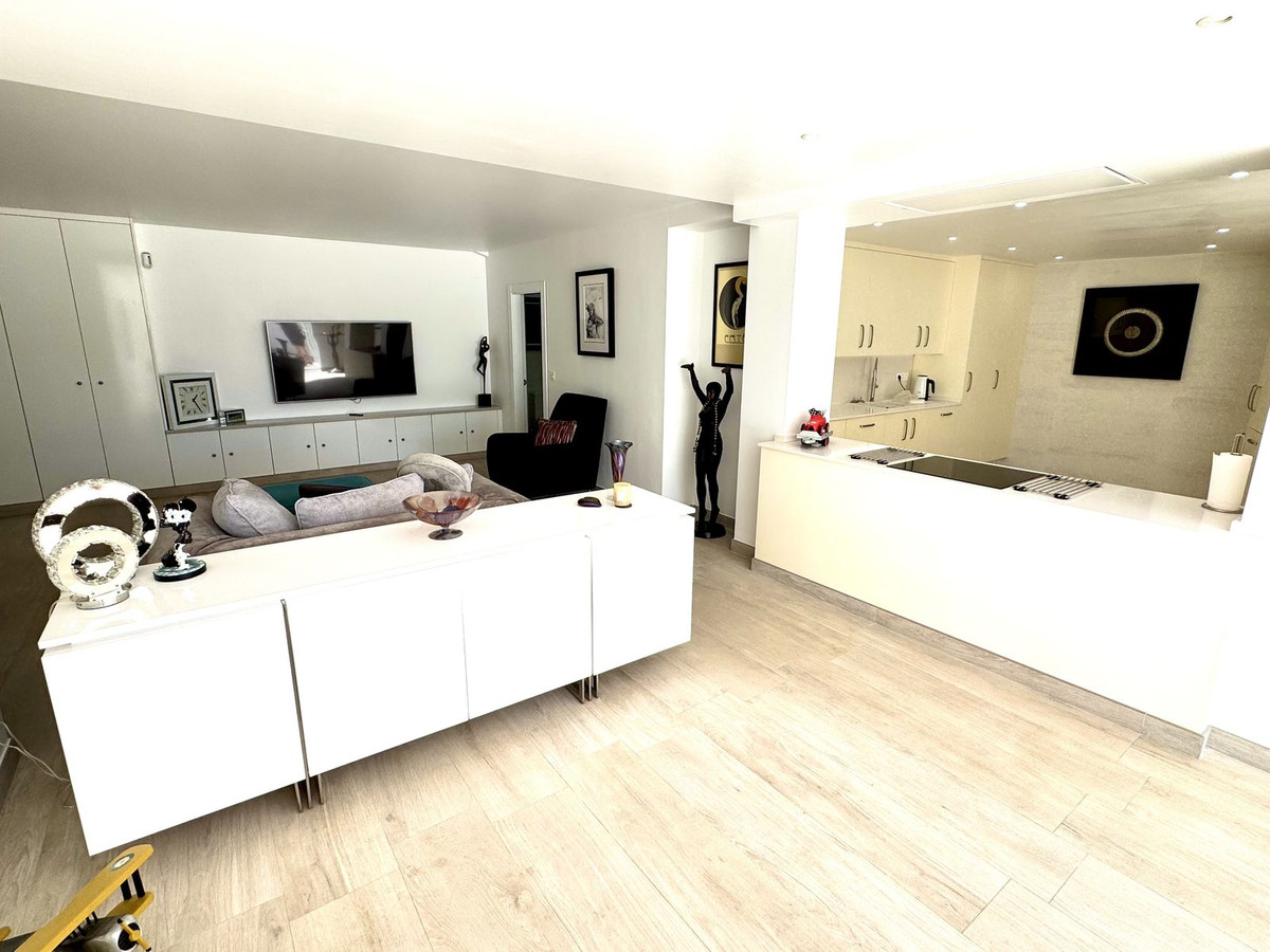 5 Bed, 4 Bath, HouseFor Sale, Estepona, Malaga