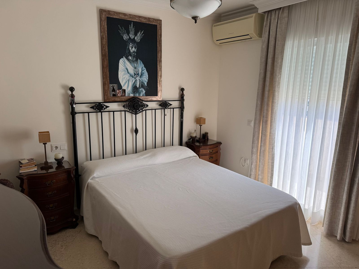 4 Bed, 3 Bath, ApartmentFor Sale, Estepona, Malaga