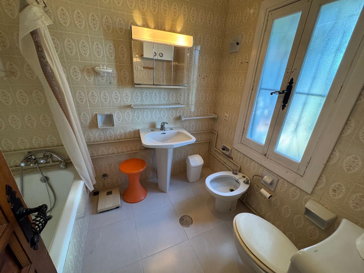 3 Bed, 2 Bath, HouseFor Sale, Estepona, Malaga