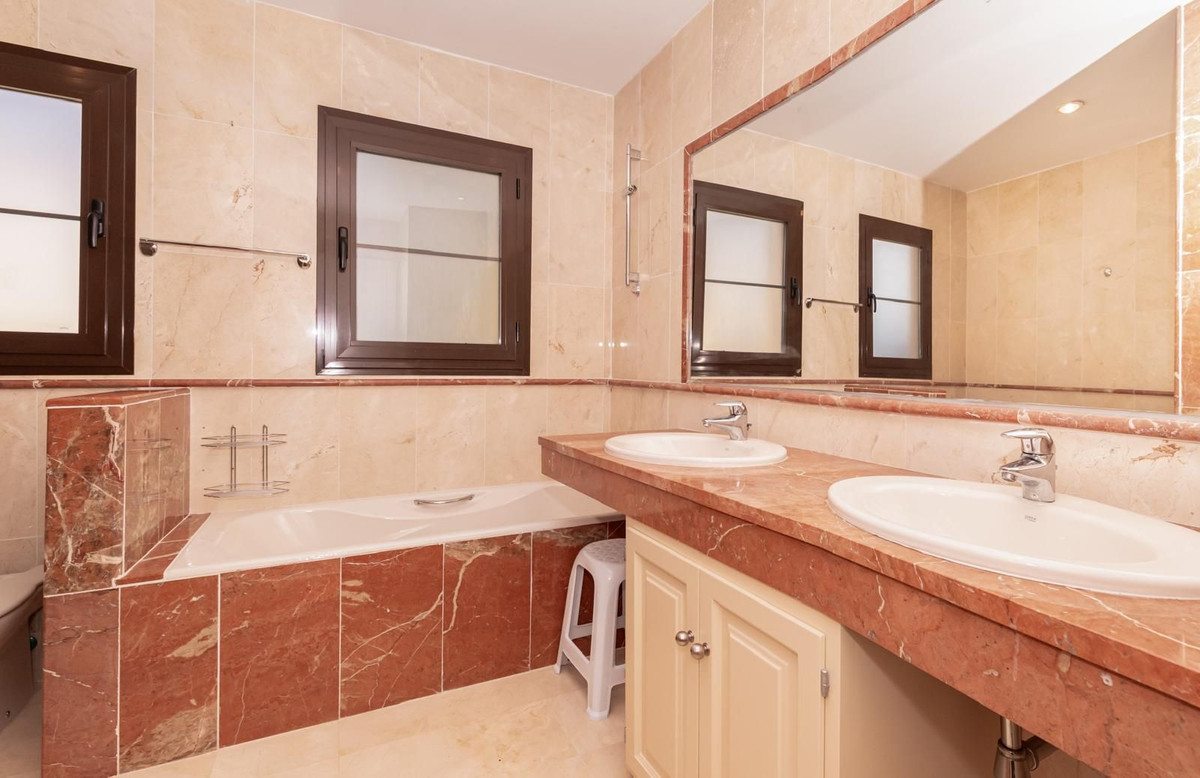 4 Bed, 3 Bath, ApartmentFor Sale, Hacienda del Sol, Malaga