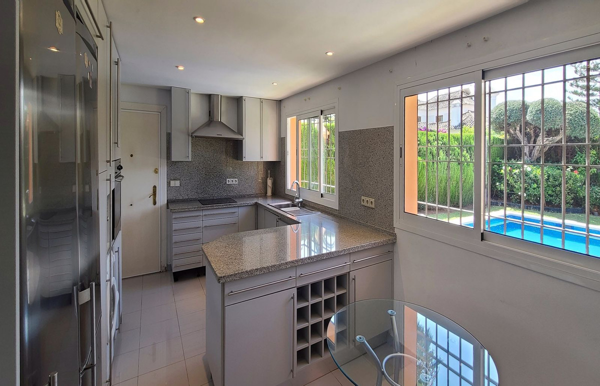 5 Bed, 4 Bath, HouseFor Sale, The Golden Mile, Malaga