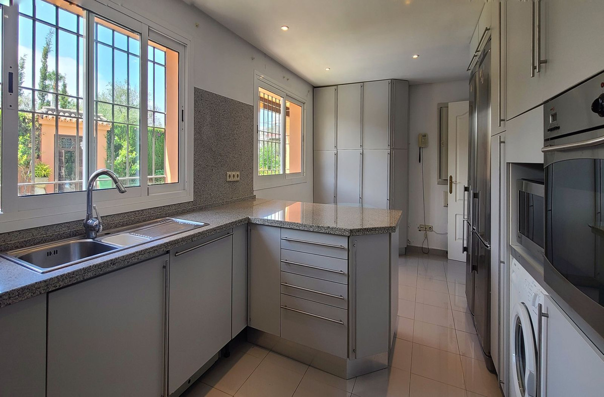 5 Bed, 4 Bath, HouseFor Sale, The Golden Mile, Malaga