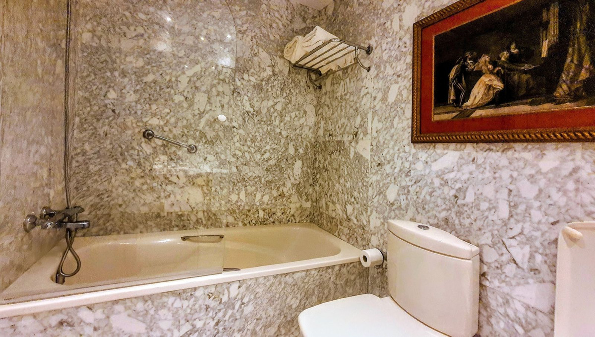 2 Bed, 2 Bath, ApartmentFor Sale, Puerto Banus, Malaga