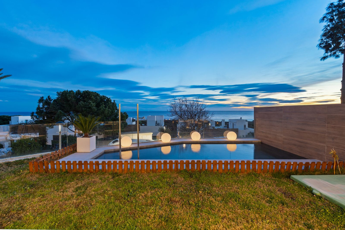 3 Bed, 2 Bath, ApartmentFor Sale, Cabopino, Malaga