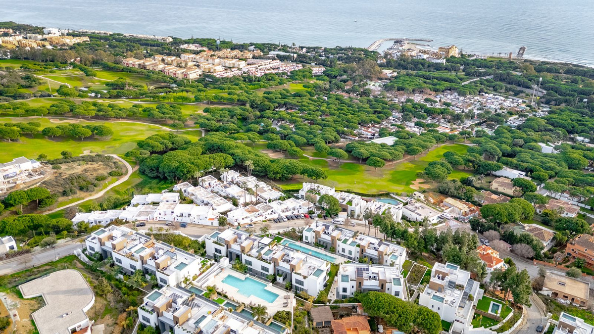 3 Bed, 2 Bath, ApartmentFor Sale, Cabopino, Malaga