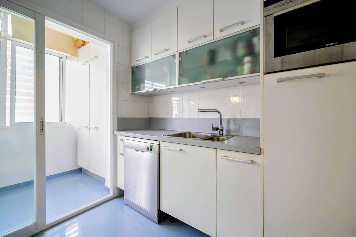 4 Bed, 3 Bath, ApartmentFor Sale, Marbella, Malaga