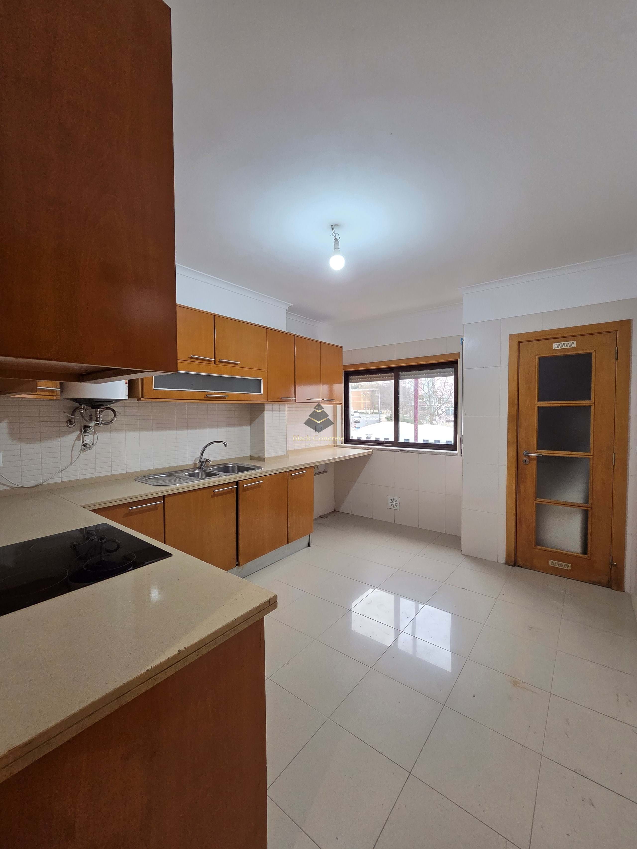 3 Bed, 2 Bath, ApartmentFor Sale, Sintra, Lisboa, 2635-265