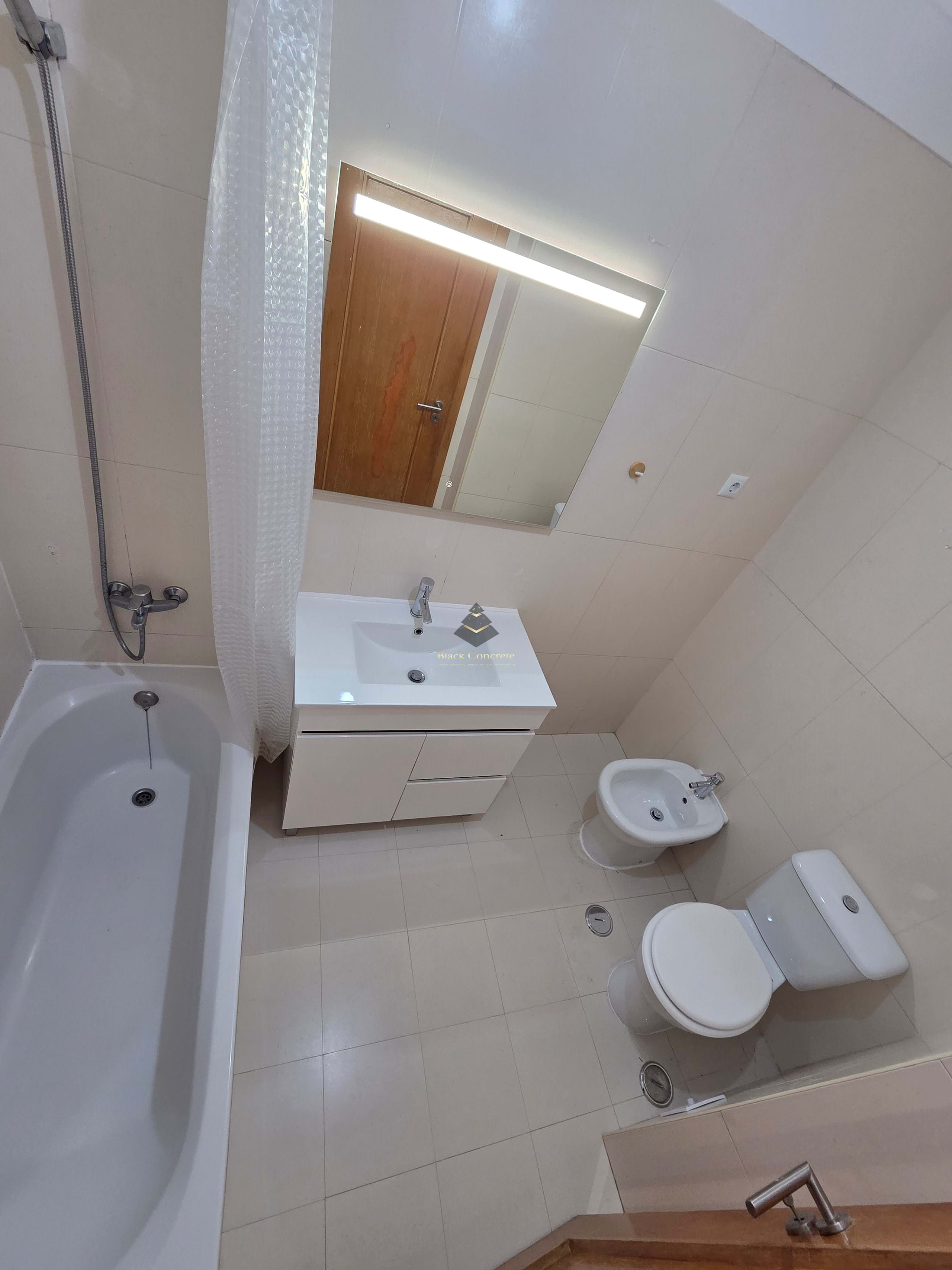 3 Bed, 2 Bath, ApartmentFor Sale, Sintra, Lisboa, 2635-265