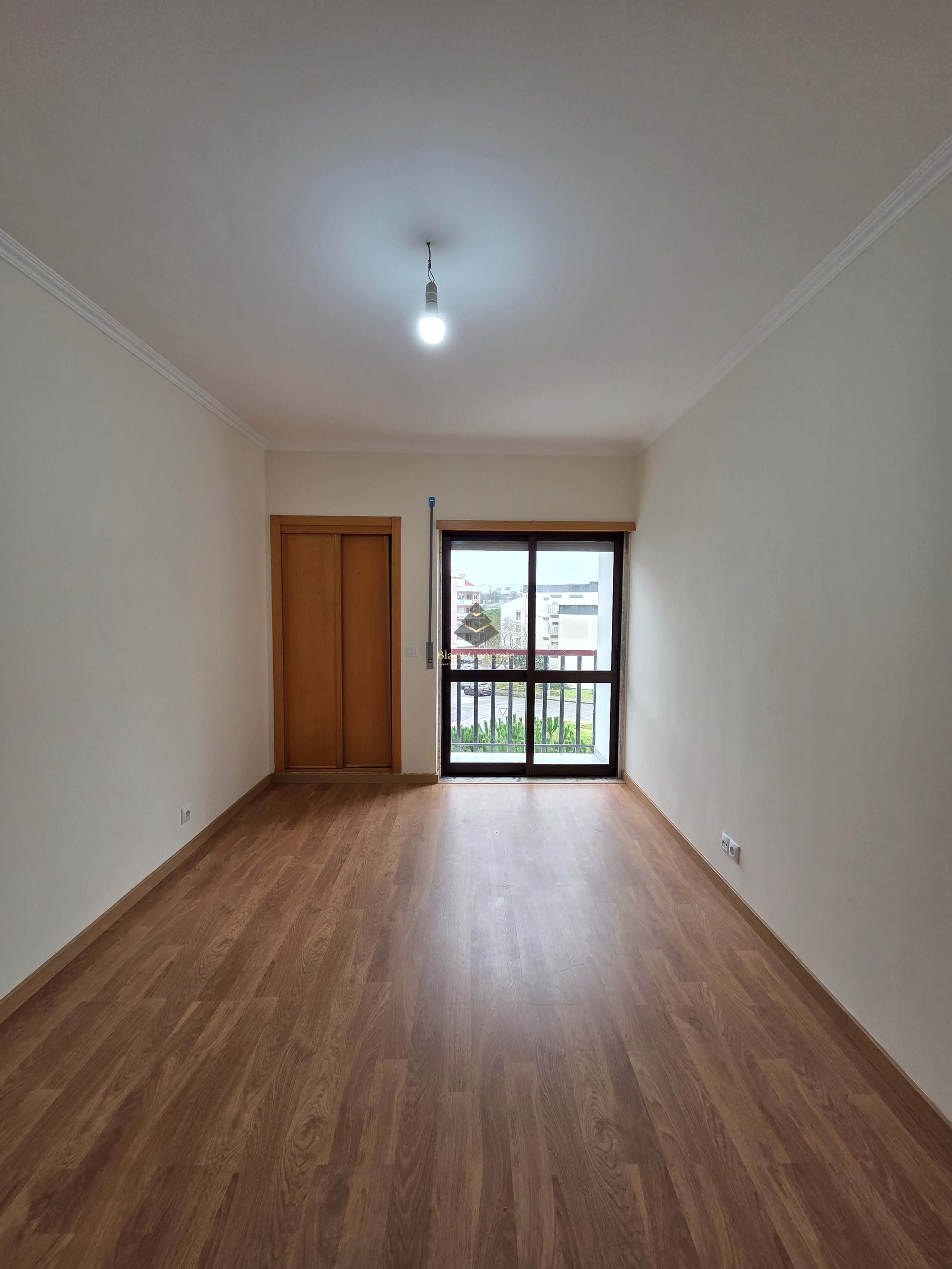 3 Bed, 2 Bath, ApartmentFor Sale, Sintra, Lisboa, 2635-265