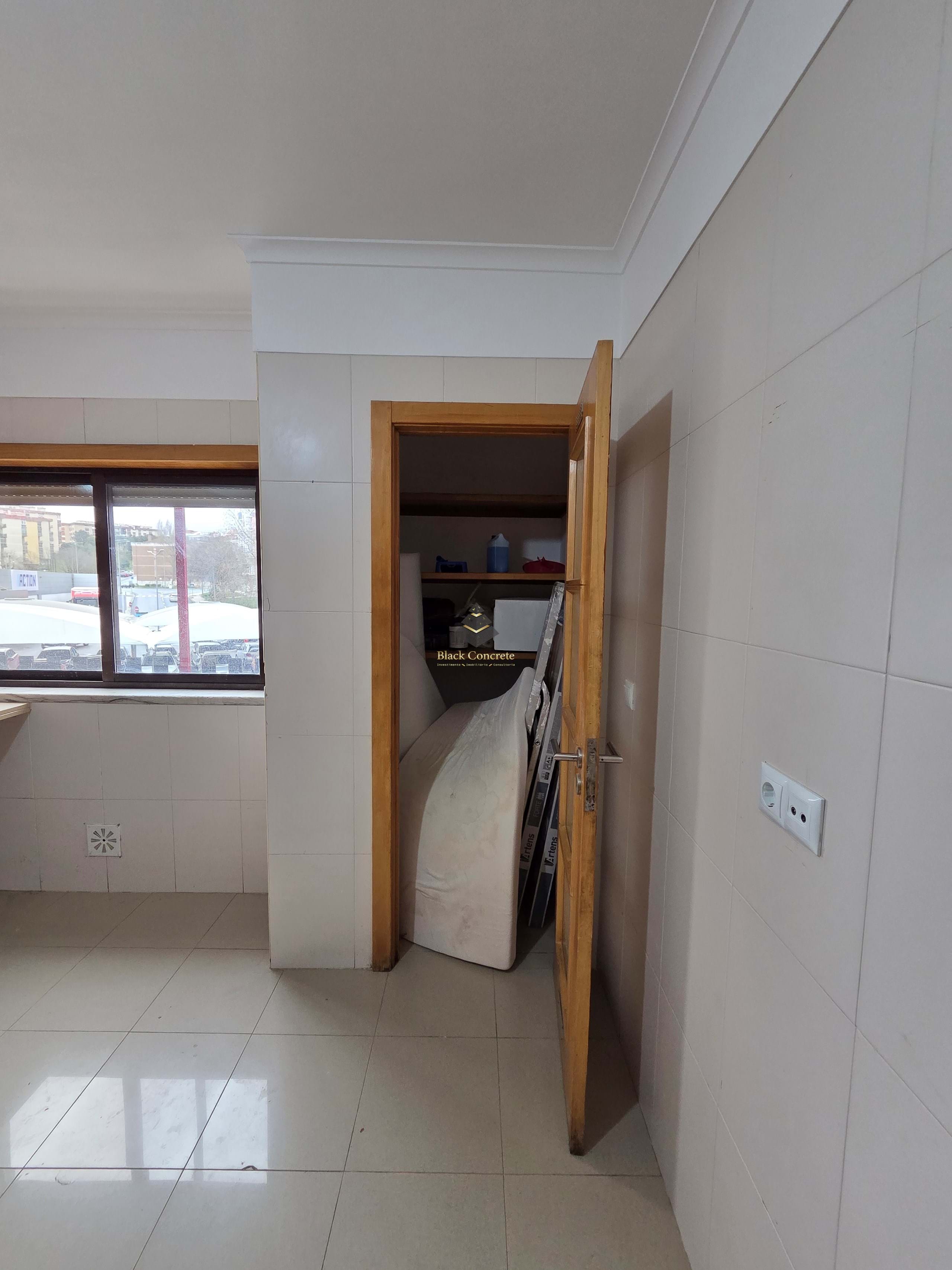 3 Bed, 2 Bath, ApartmentFor Sale, Sintra, Lisboa, 2635-265