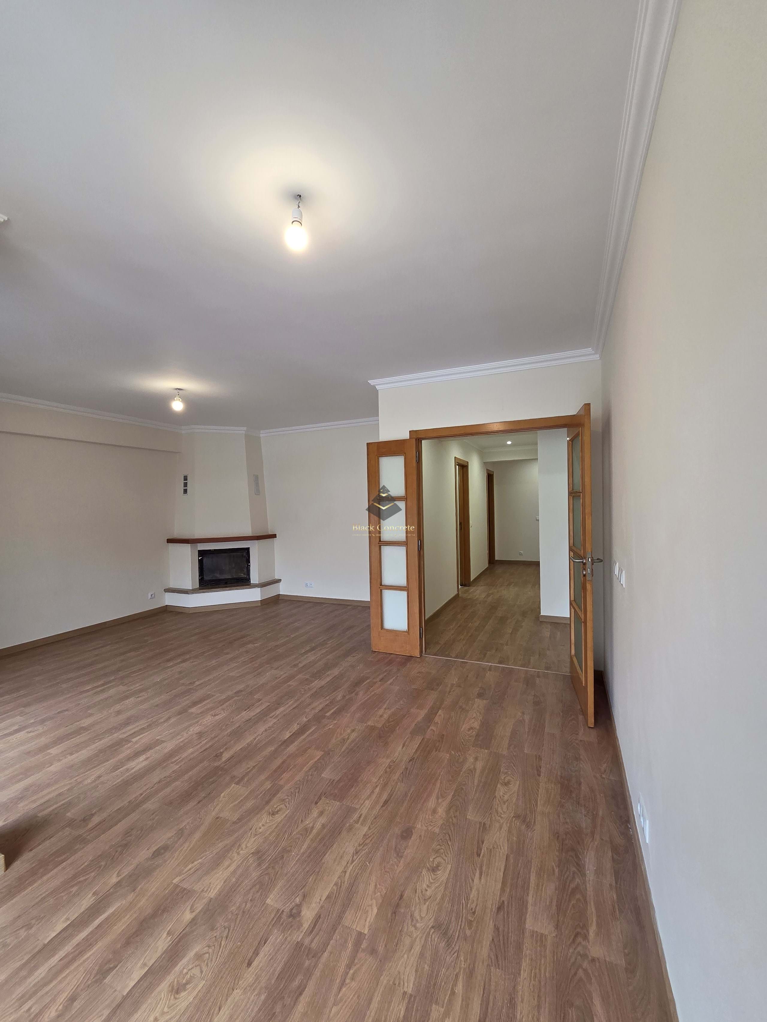 3 Bed, 2 Bath, ApartmentFor Sale, Sintra, Lisboa, 2635-265