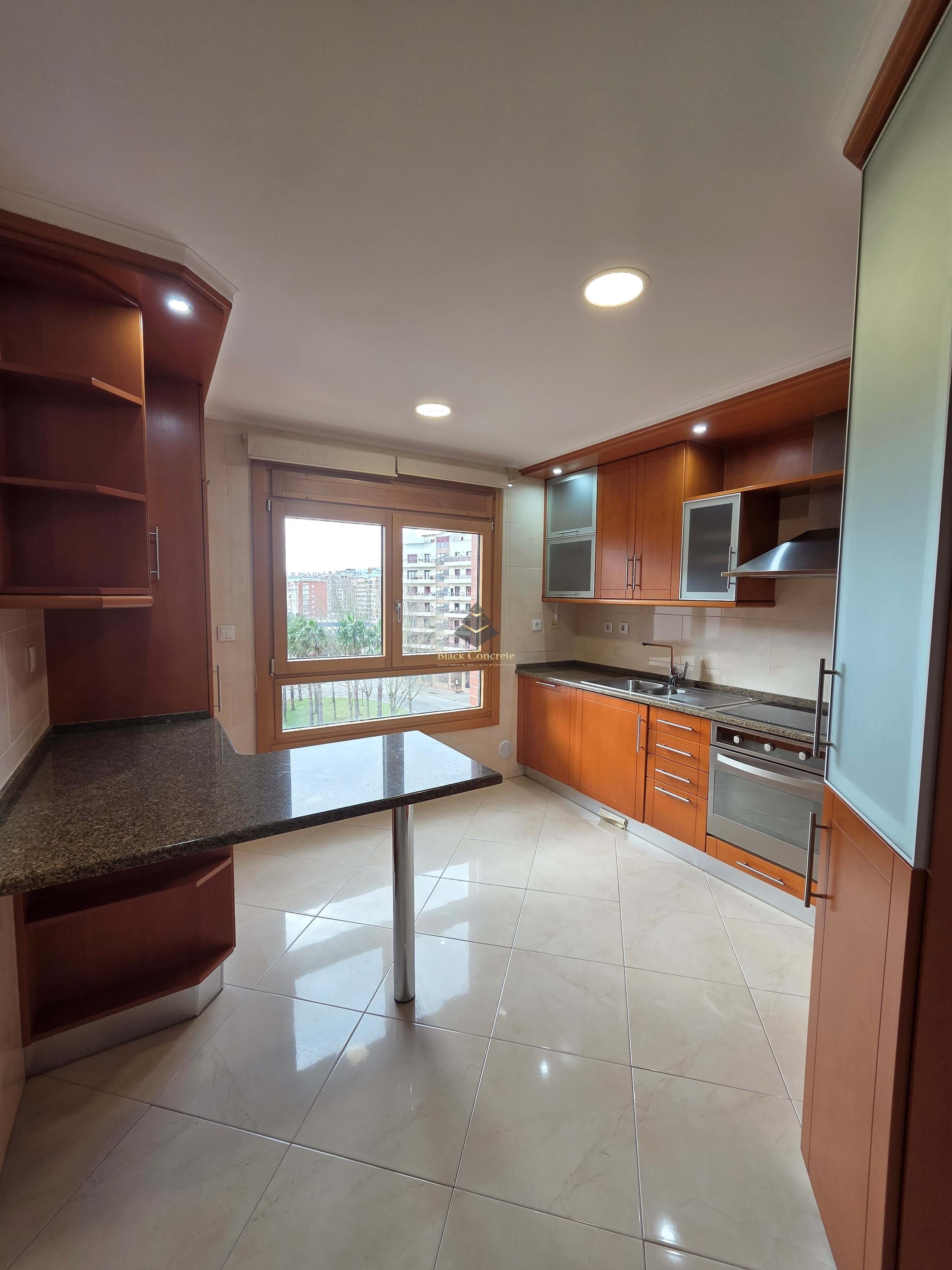 3 Bed, 2 Bath, ApartmentFor Sale, Odivelas, Lisboa, 2675-669