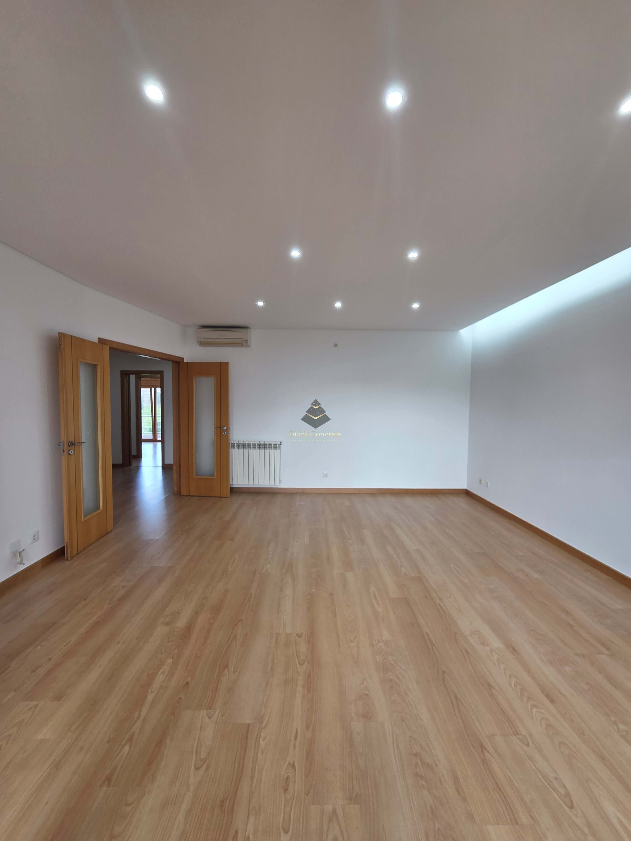 3 Bed, 2 Bath, ApartmentFor Sale, Odivelas, Lisboa, 2675-669