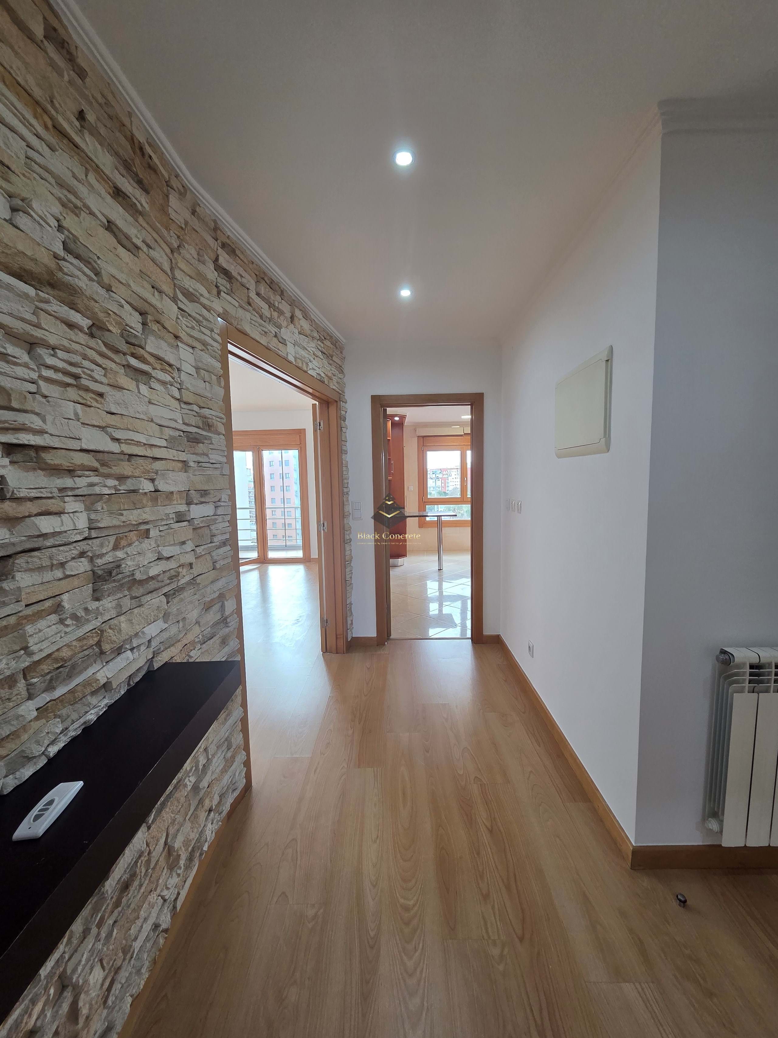 3 Bed, 2 Bath, ApartmentFor Sale, Odivelas, Lisboa, 2675-669