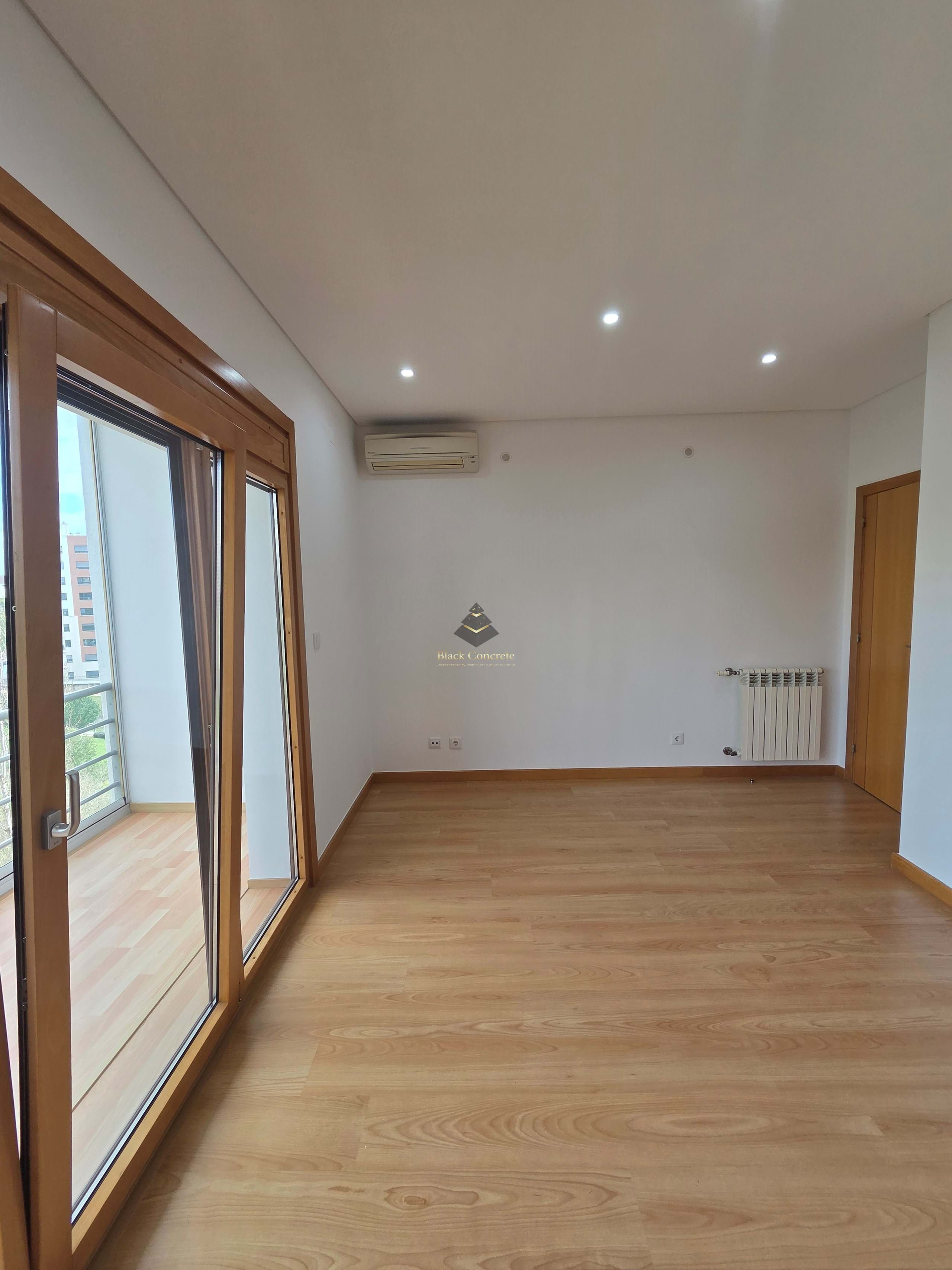 3 Bed, 2 Bath, ApartmentFor Sale, Odivelas, Lisboa, 2675-669