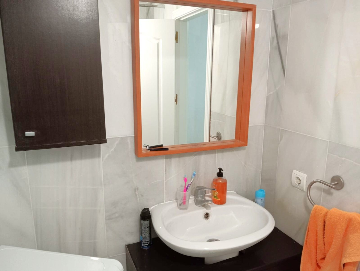 1 Bed, 1 Bath, ApartmentFor Sale, Estepona, Malaga