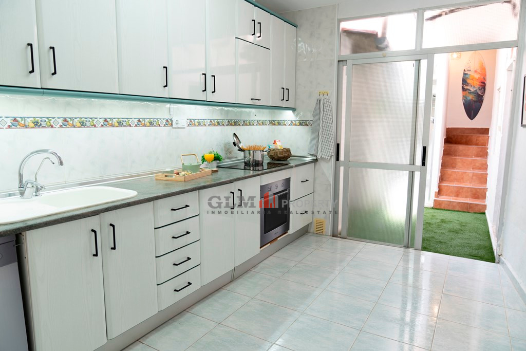 4 Bed, 1 Bath, ApartmentFor Sale, Los Alcazares, Murcia