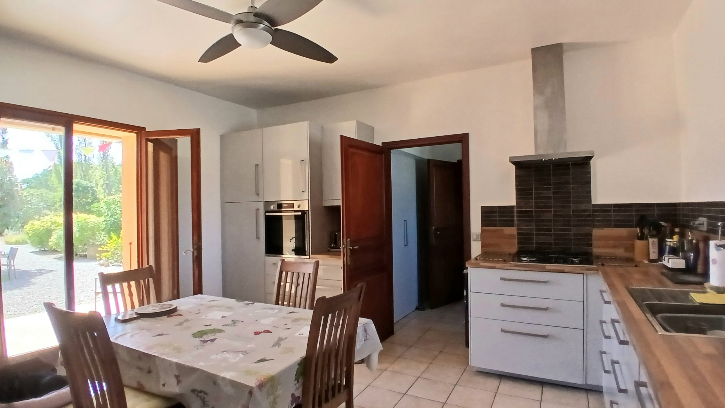 4 Bed, 3 Bath, HouseFor Sale, Trebes, Aude, Languedoc-Roussillon, 11800