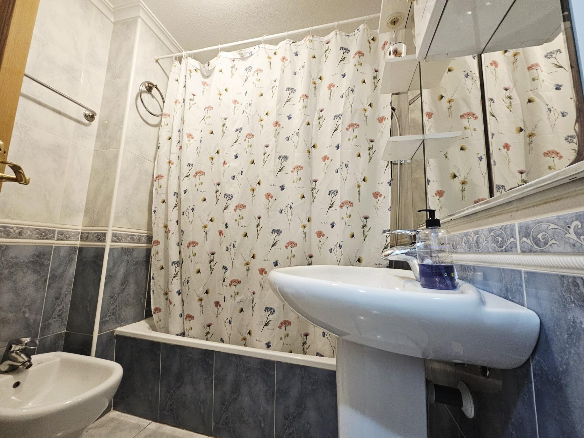 3 Bed, 2 Bath, ApartmentFor Sale, Torrevieja, Alicante