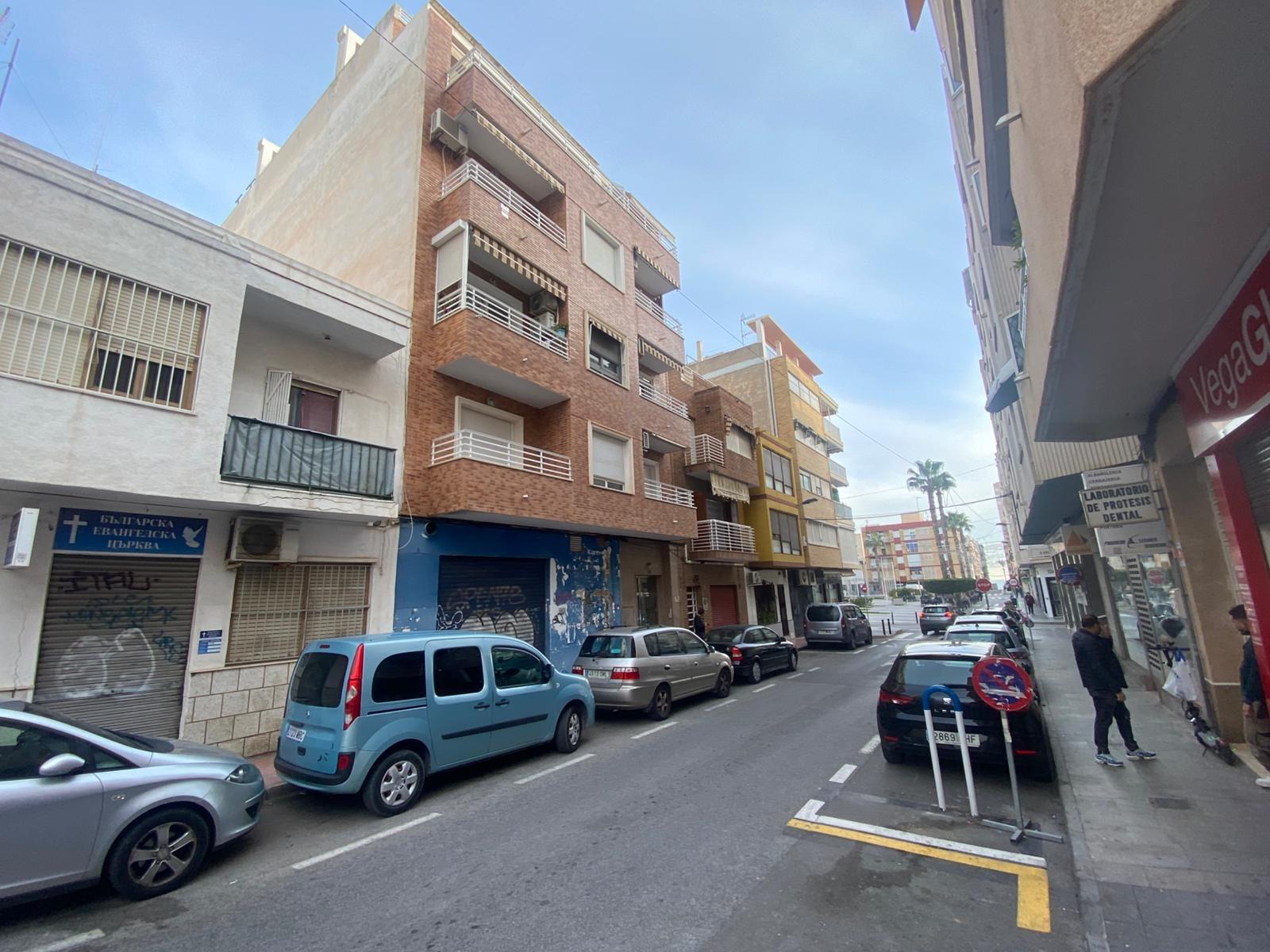 3 Bed, 2 Bath, ApartmentFor Sale, Torrevieja, Alicante