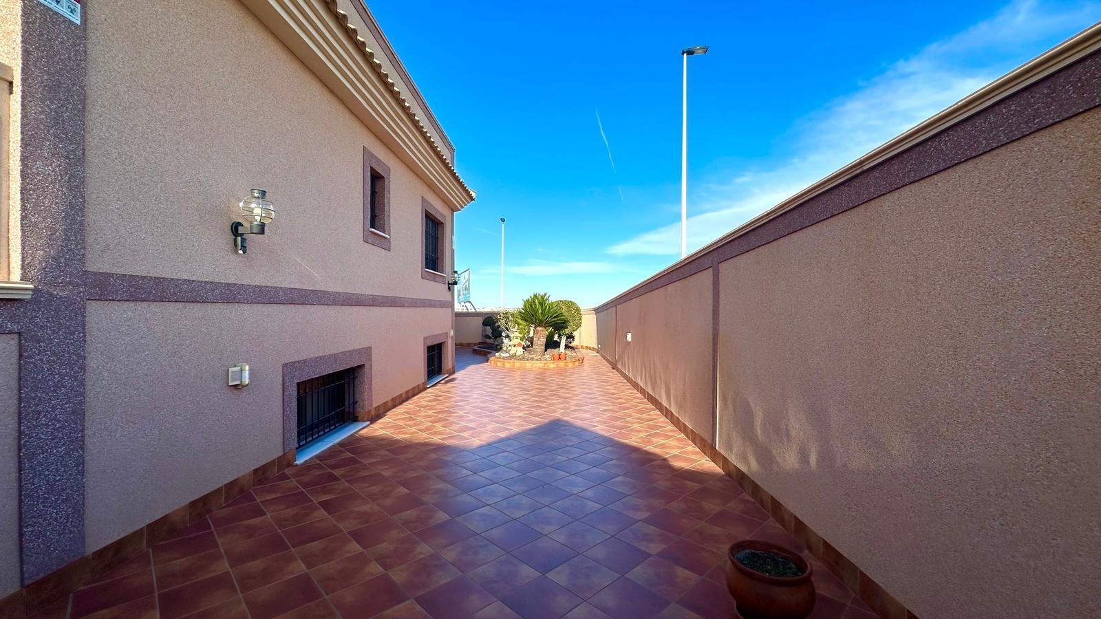 4 Bed, 3 Bath, HouseFor Sale, Torrevieja, Alicante