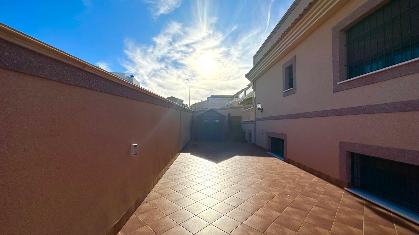 4 Bed, 3 Bath, HouseFor Sale, Torrevieja, Alicante