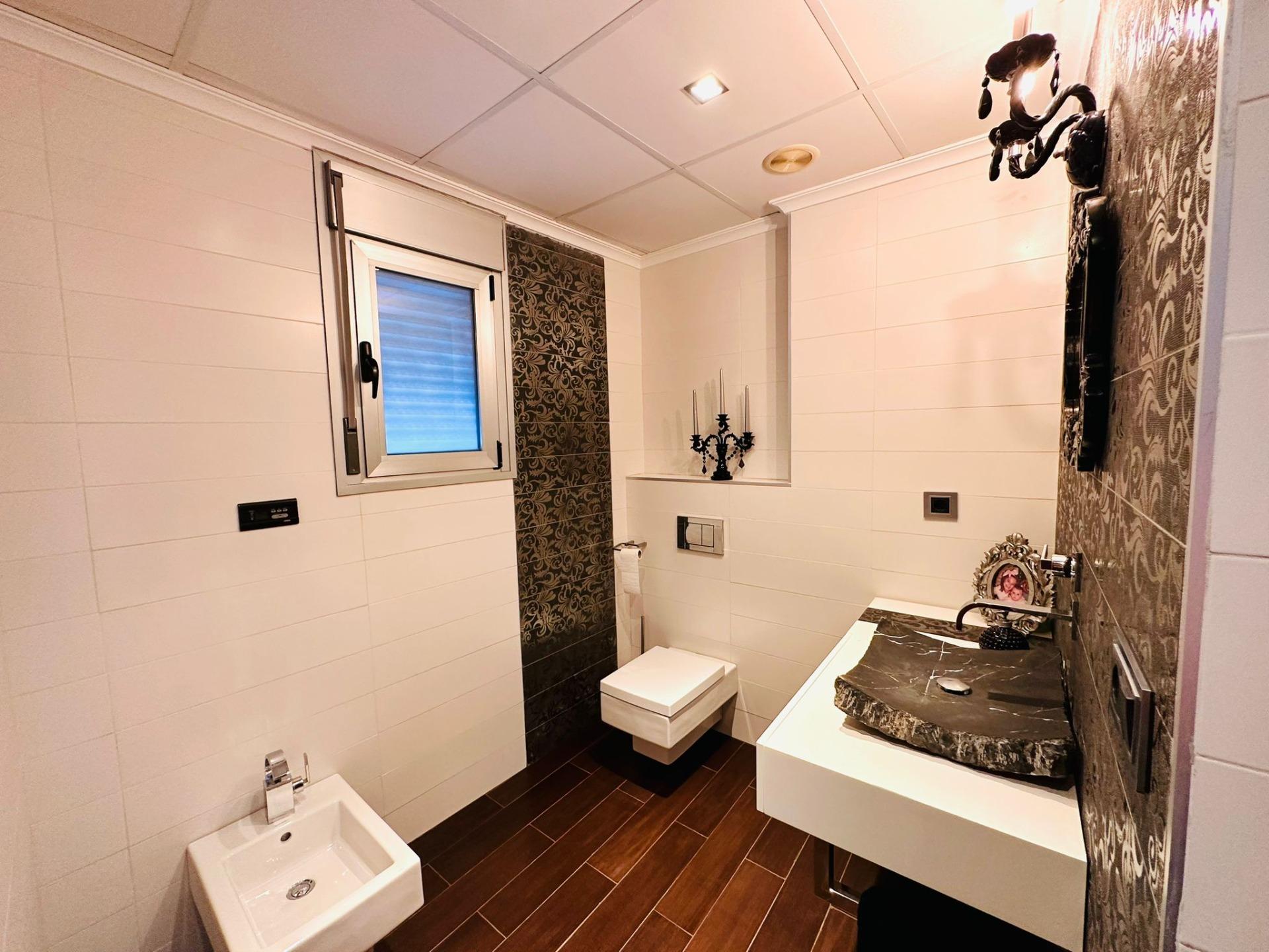 3 Bed, 2 Bath, ApartmentFor Sale, Torrevieja, Alicante