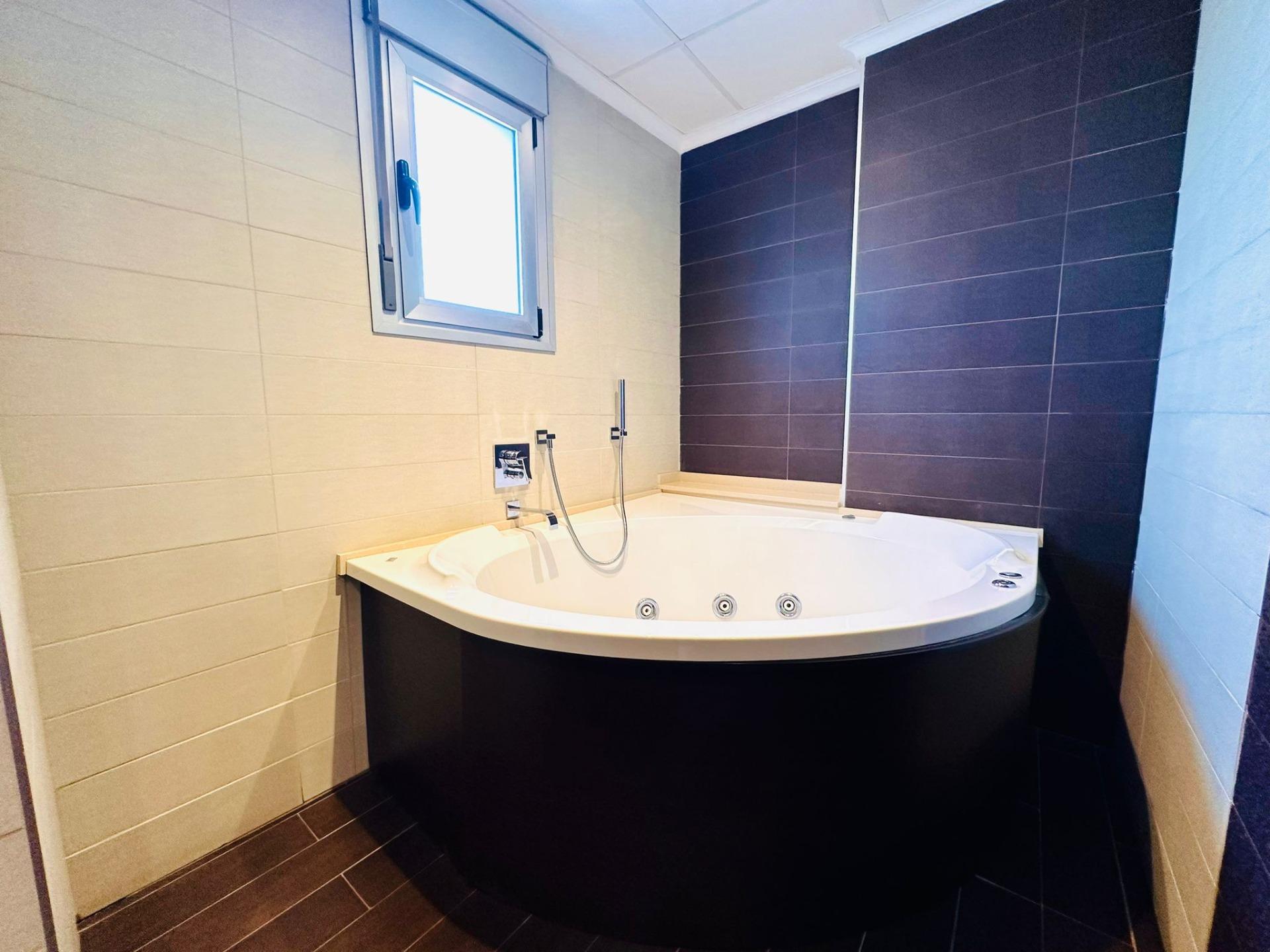 3 Bed, 2 Bath, ApartmentFor Sale, Torrevieja, Alicante