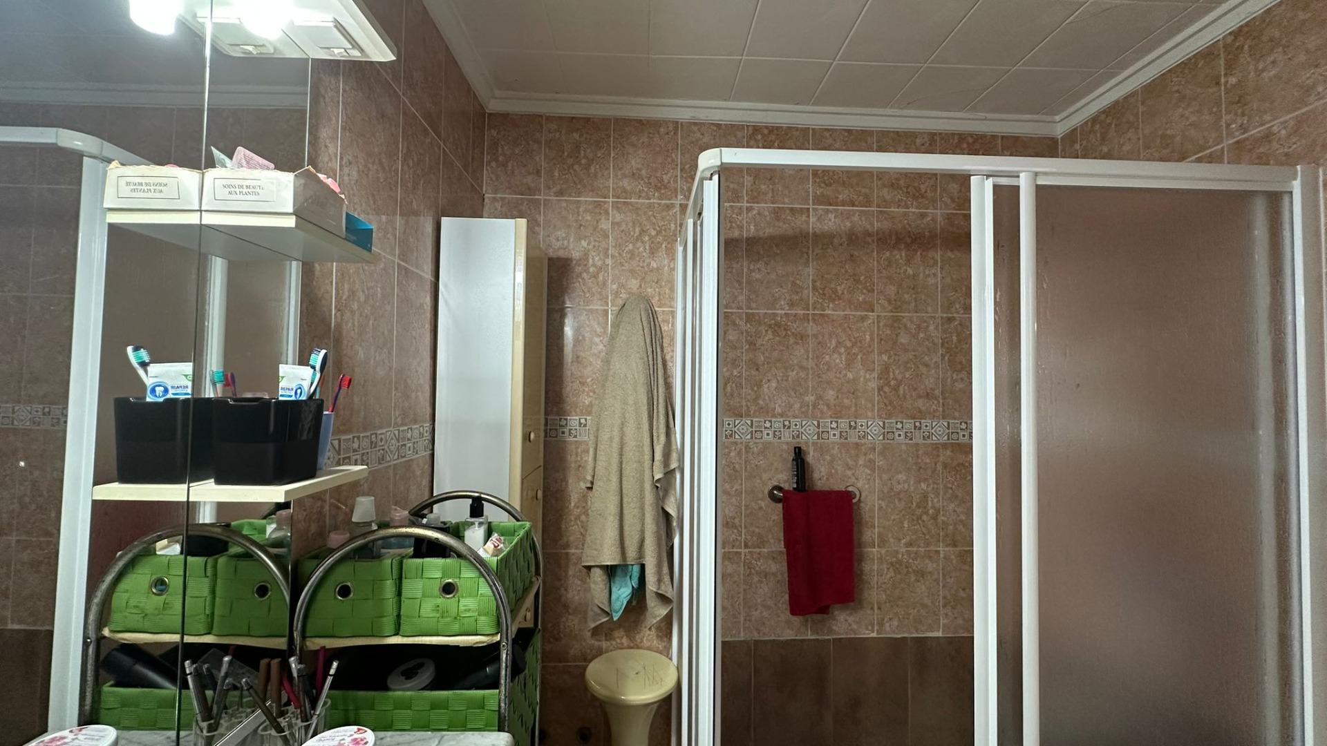 4 Bed, 1 Bath, ApartmentFor Sale, Torrevieja, Alicante