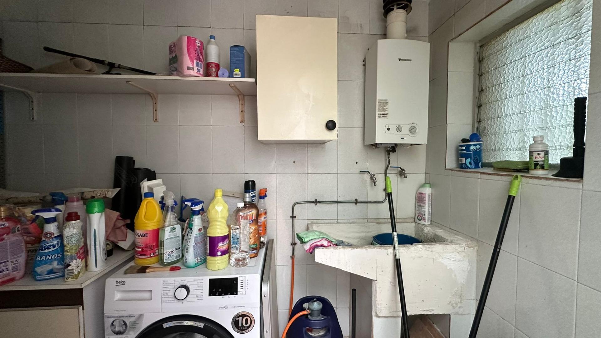 4 Bed, 1 Bath, ApartmentFor Sale, Torrevieja, Alicante