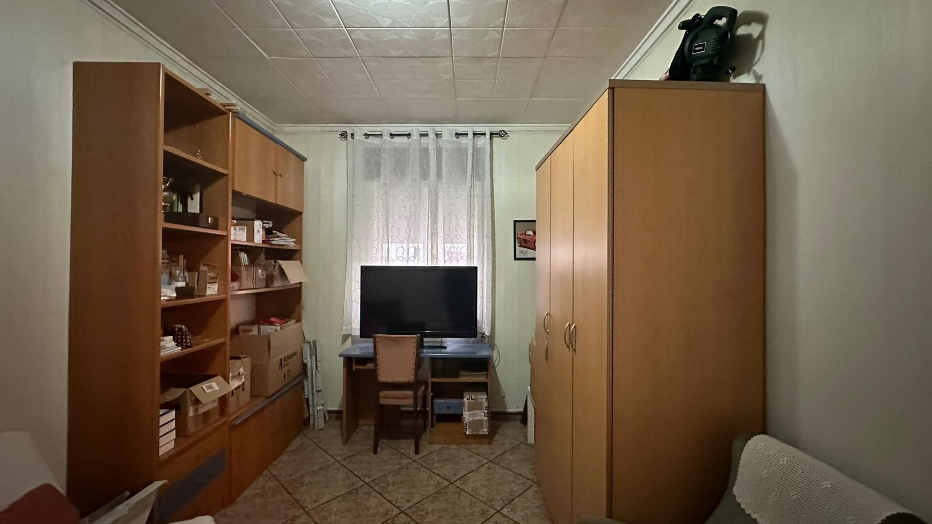 4 Bed, 1 Bath, ApartmentFor Sale, Torrevieja, Alicante