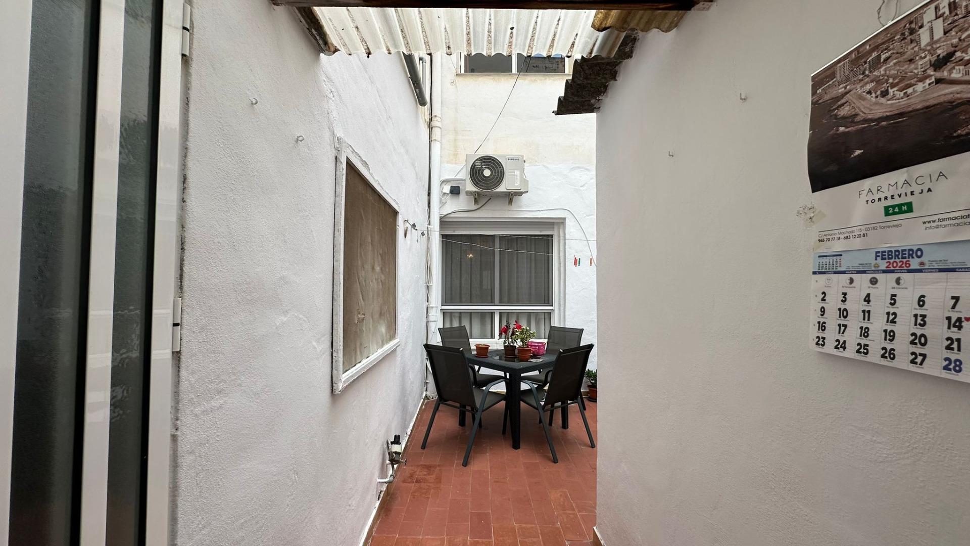 4 Bed, 1 Bath, ApartmentFor Sale, Torrevieja, Alicante