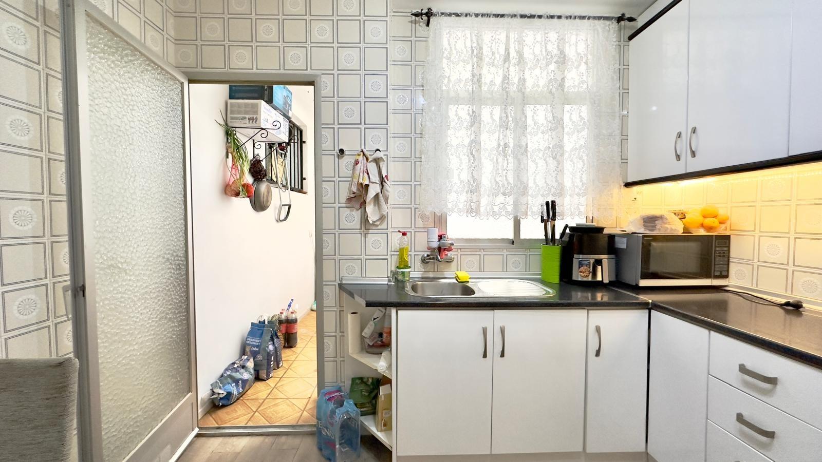 4 Bed, 1 Bath, ApartmentFor Sale, Torrevieja, Alicante