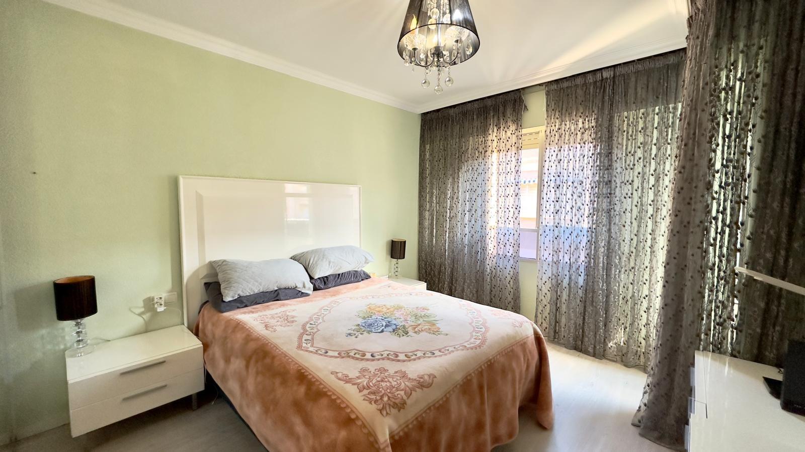 4 Bed, 1 Bath, ApartmentFor Sale, Torrevieja, Alicante