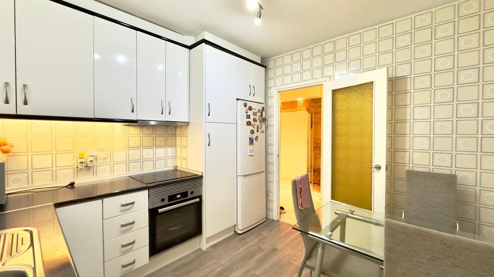 4 Bed, 1 Bath, ApartmentFor Sale, Torrevieja, Alicante