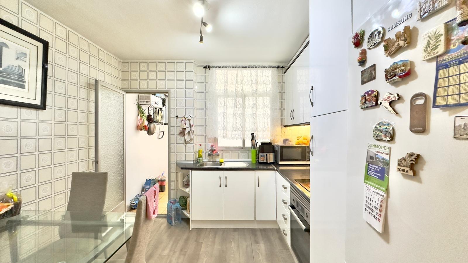 4 Bed, 1 Bath, ApartmentFor Sale, Torrevieja, Alicante