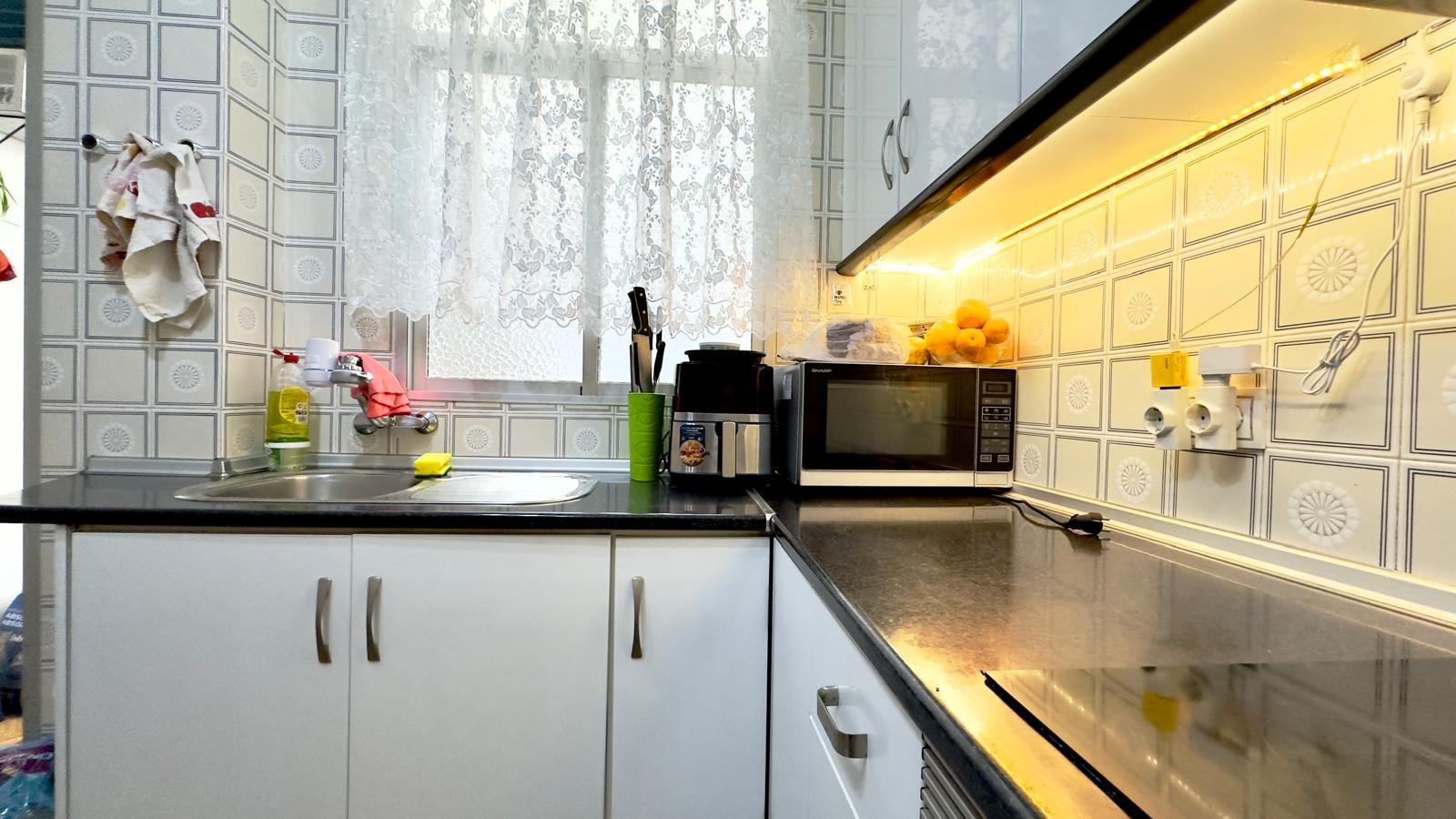 4 Bed, 1 Bath, ApartmentFor Sale, Torrevieja, Alicante