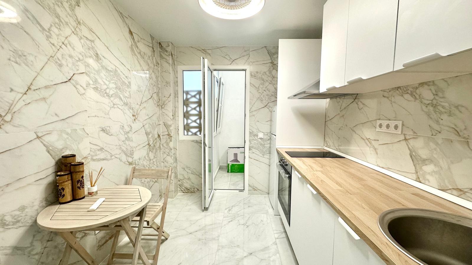 3 Bed, 2 Bath, ApartmentFor Sale, Torrevieja, Alicante