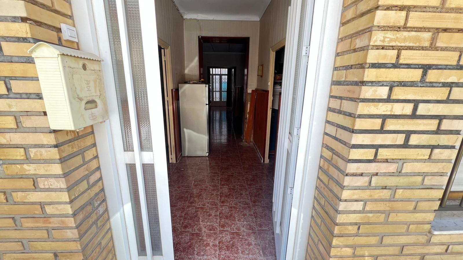 4 Bed, 1 Bath, ApartmentFor Sale, Torrevieja, Alicante