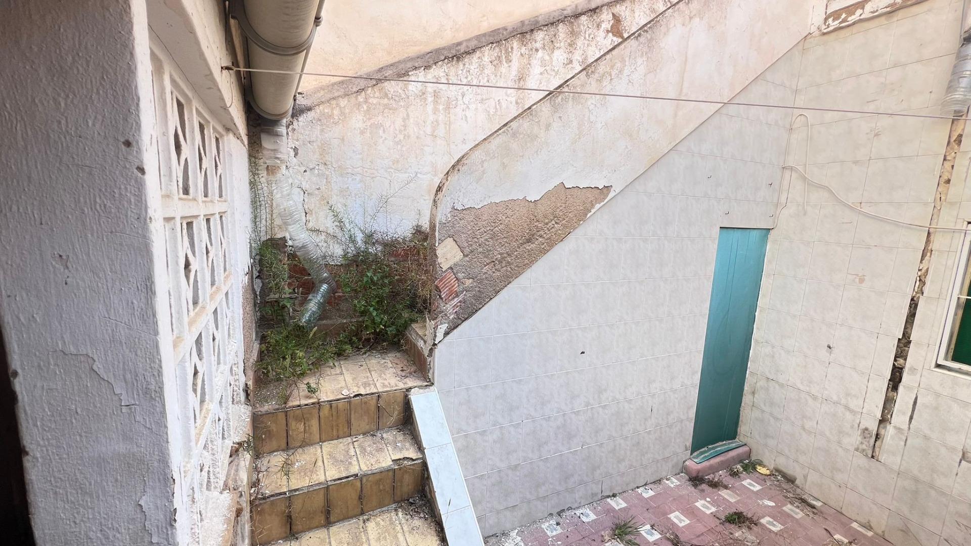 4 Bed, 1 Bath, ApartmentFor Sale, Torrevieja, Alicante