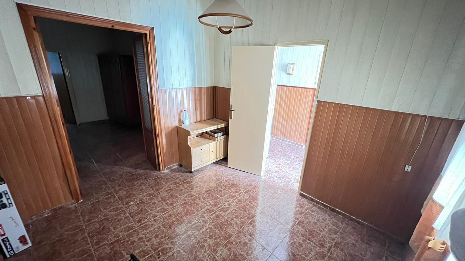 4 Bed, 1 Bath, ApartmentFor Sale, Torrevieja, Alicante