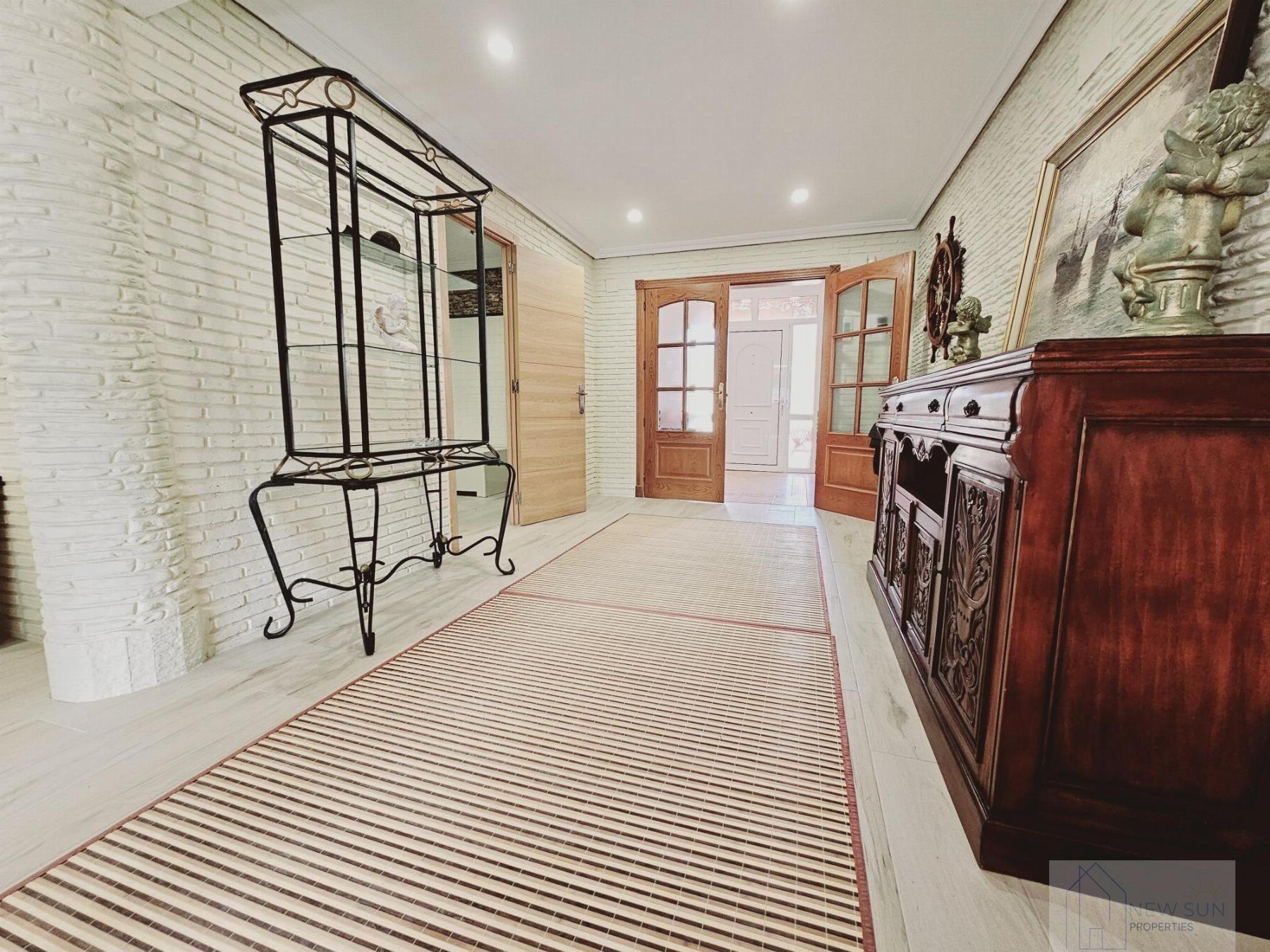 5 Bed, 4 Bath, HouseFor Sale, Torrevieja, Alicante