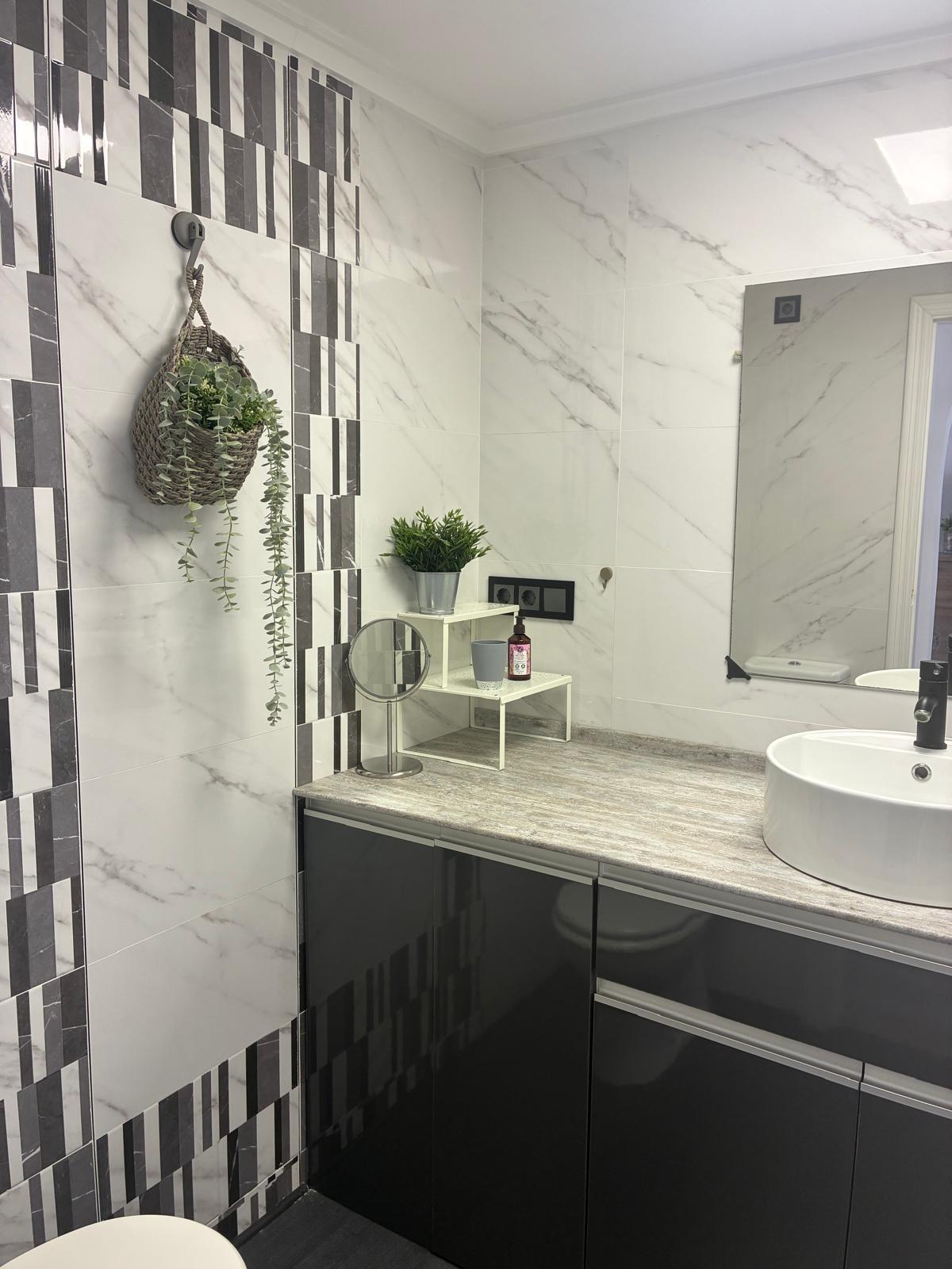 2 Bed, 1 Bath, ApartmentFor Sale, Torrevieja, Alicante