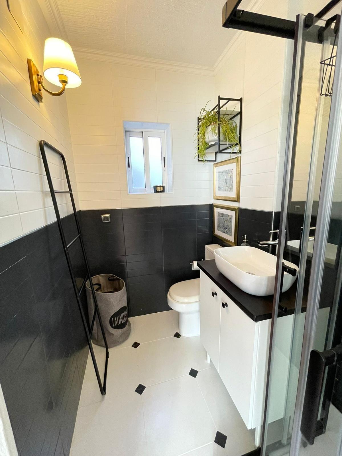 2 Bed, 1 Bath, ApartmentFor Sale, Torrevieja, Alicante