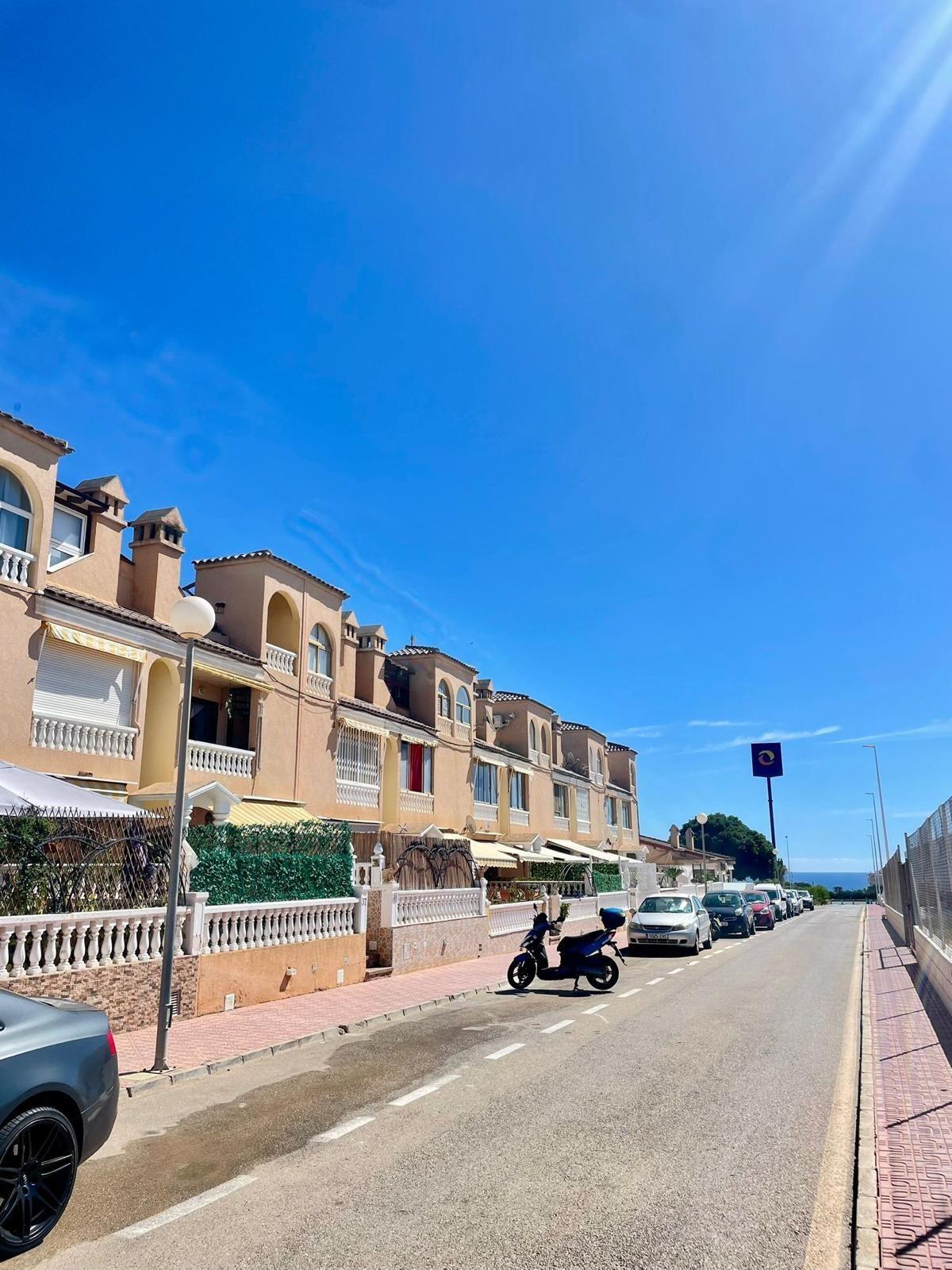 2 Bed, 1 Bath, ApartmentFor Sale, Torrevieja, Alicante