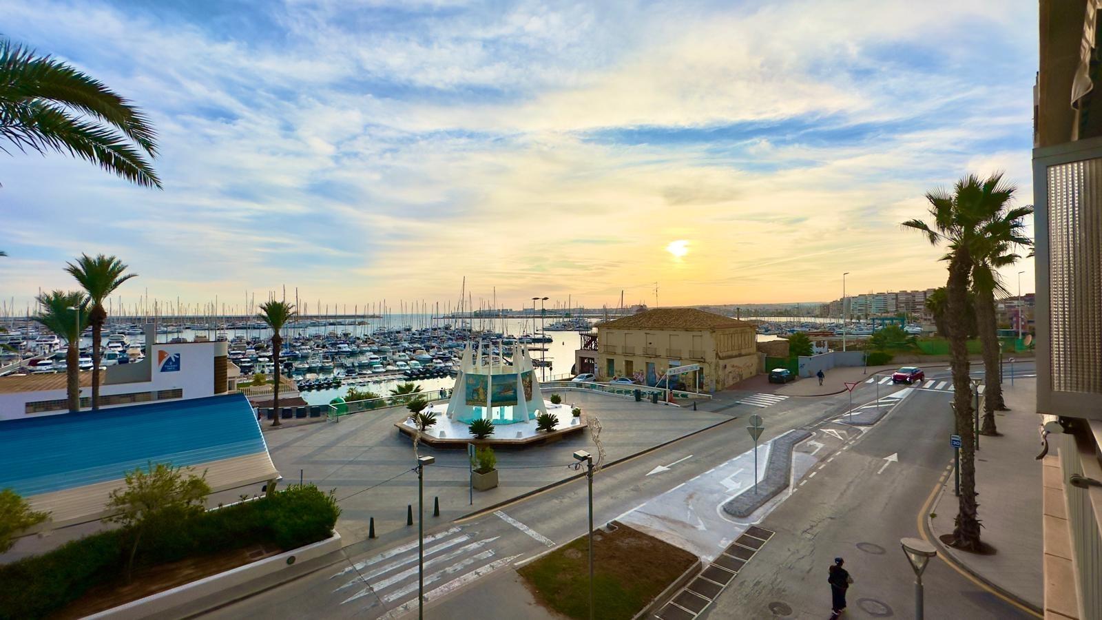 4 Bed, 2 Bath, ApartmentFor Sale, Torrevieja, Alicante