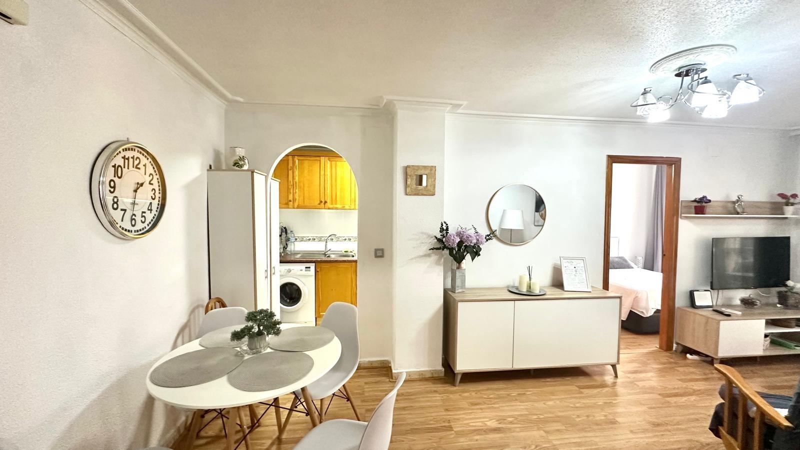 2 Bed, 1 Bath, ApartmentFor Sale, Torrevieja, Alicante