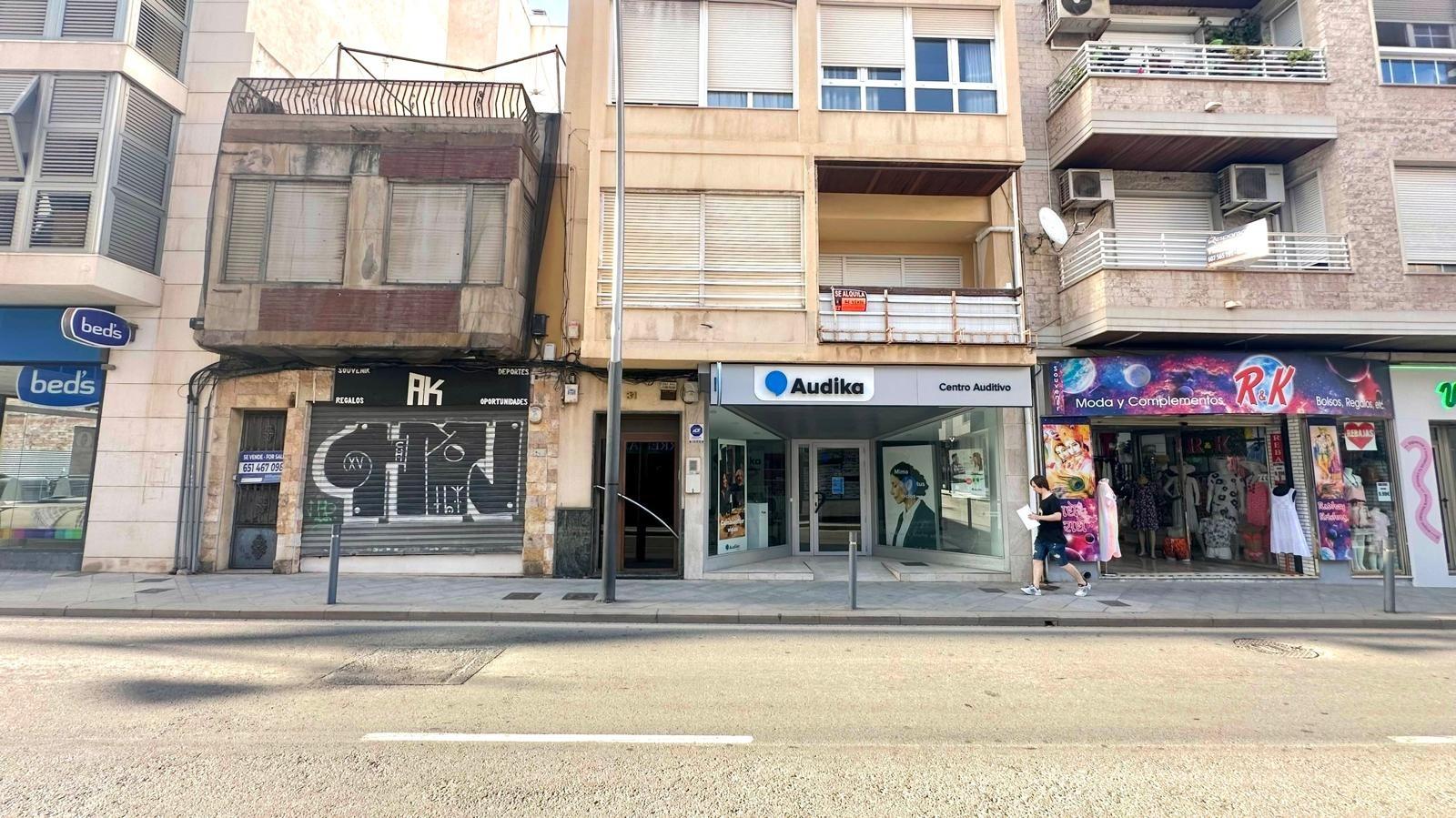 4 Bed, 1 Bath, ApartmentFor Sale, Torrevieja, Alicante